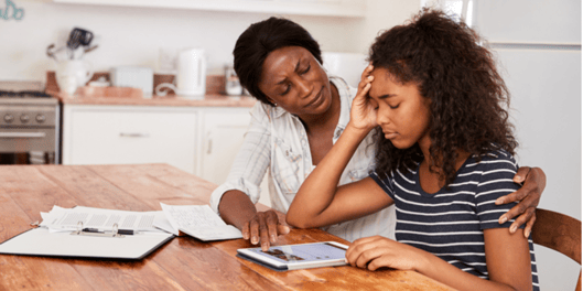 Mum and daughter talking about social media 2