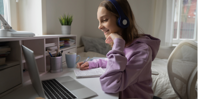 Young teenage girl accessing online counselling with Mable